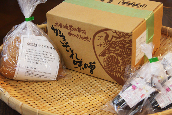 今も親しまれる家庭の味、柿其味噌作り「岩倉村おこし組合」