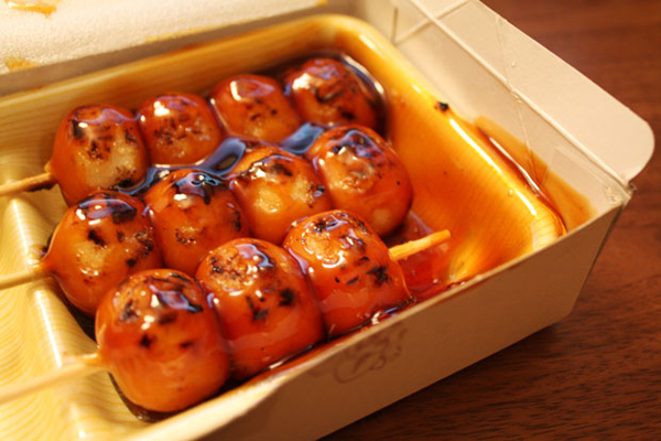 せんべいやおかき・団子など豊富な商品展開が魅力の「伊勢おかき本舗」