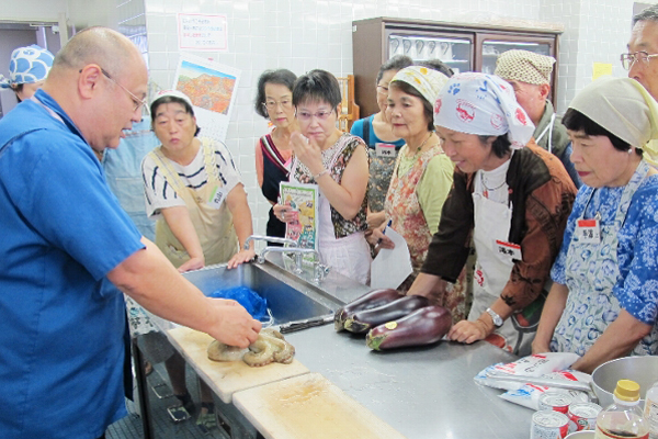 活きたマダコを調理。ゆでタコと蒸しタコにして食べ比べ！第55回「味わって知る わたしたちの海」