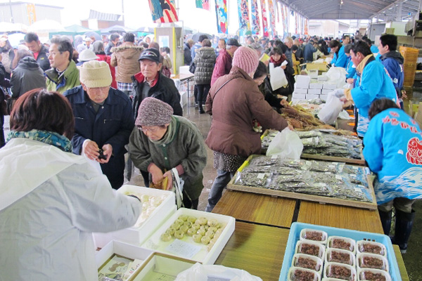 【お魚ブログ】カタクチイワシの米粉揚げが好評！海産物の即売でにぎわった「白塚おさかなまつり」