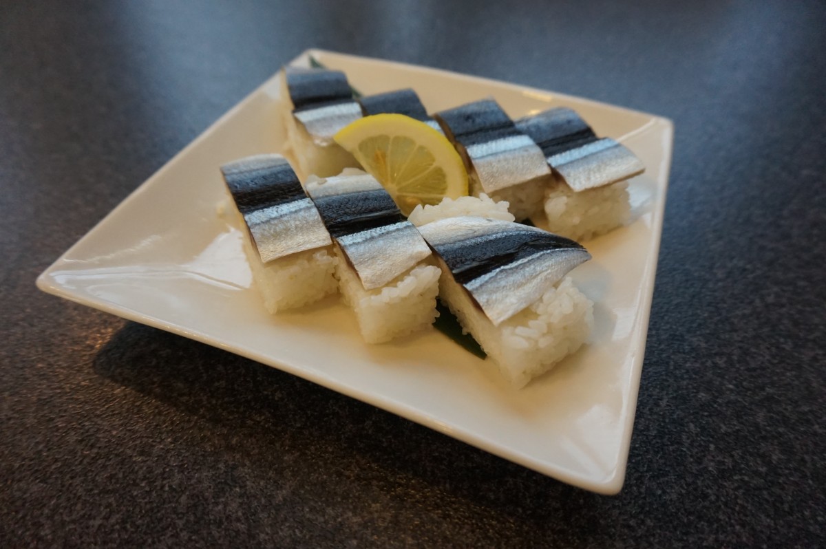 東紀州の郷土の味、さんま寿司を味わう