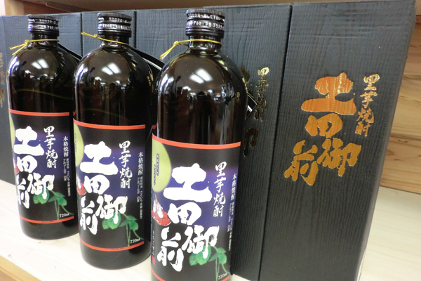 可児市の特産品、里芋から造った焼酎「土田御前（どたごぜん）」