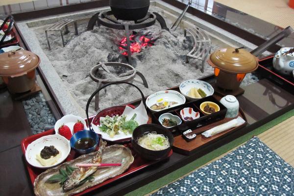 【宿特集】静かな山里のご馳走がお腹いっぱい頂ける「民宿しもだ」